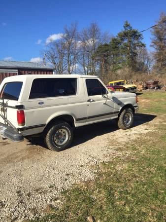 1987 Ford Bronco – $4600 (Metamora) Would you drive a look-like-the-juice truck?