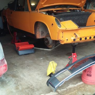 Restoration Wednesday – Work Continues the 2.0 Motor Is In